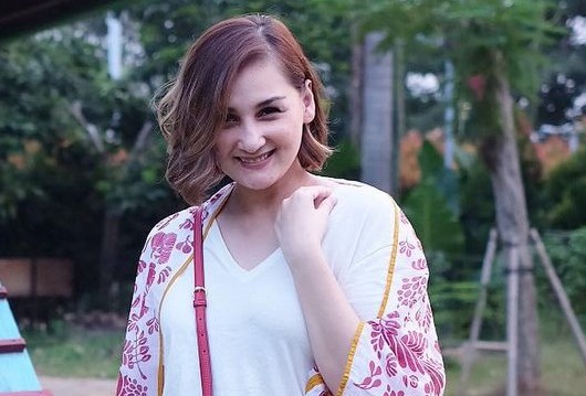 Aktris Mona Ratuliu. INSTAGRAM@MONARATULIU